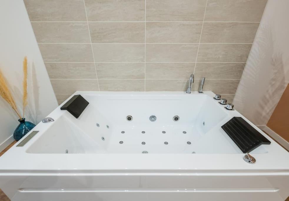 Charmant Cocon Avec Jacuzzi - Bordeaux Centre מראה חיצוני תמונה